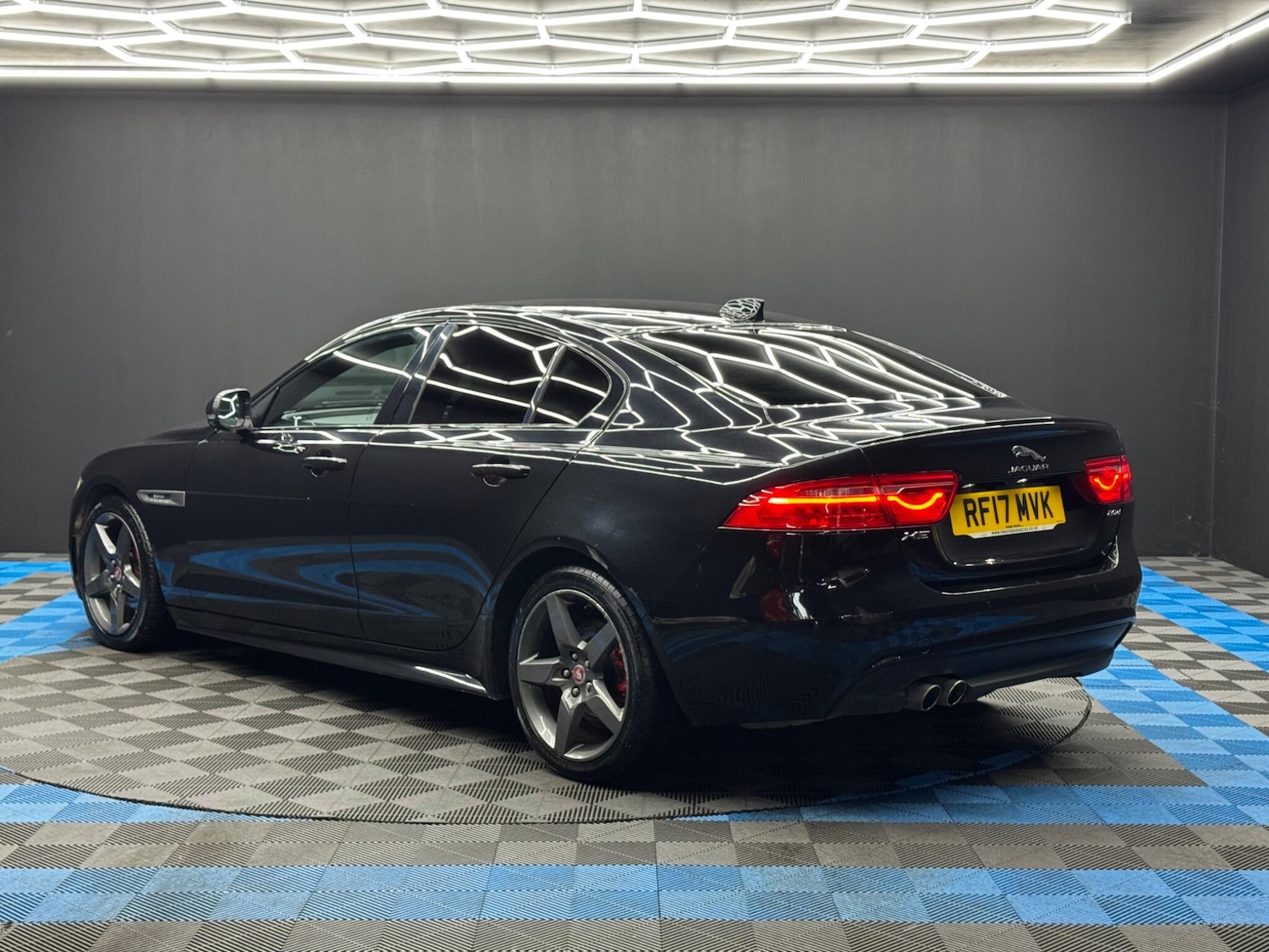 Used Jaguar XE 2017 for sale - 77925405: Photo 7