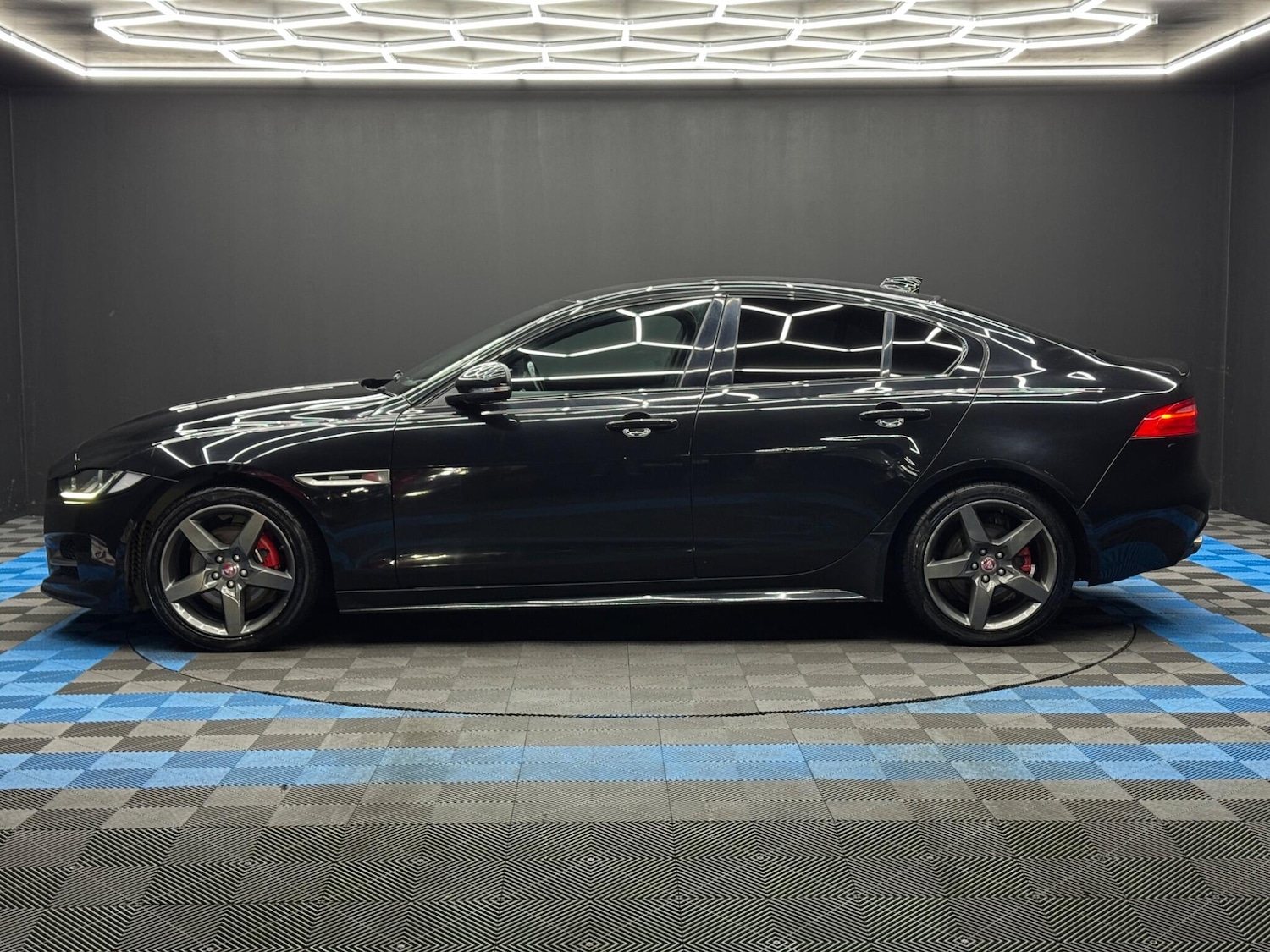 Used Jaguar XE 2017 for sale - 77925405: Photo 8