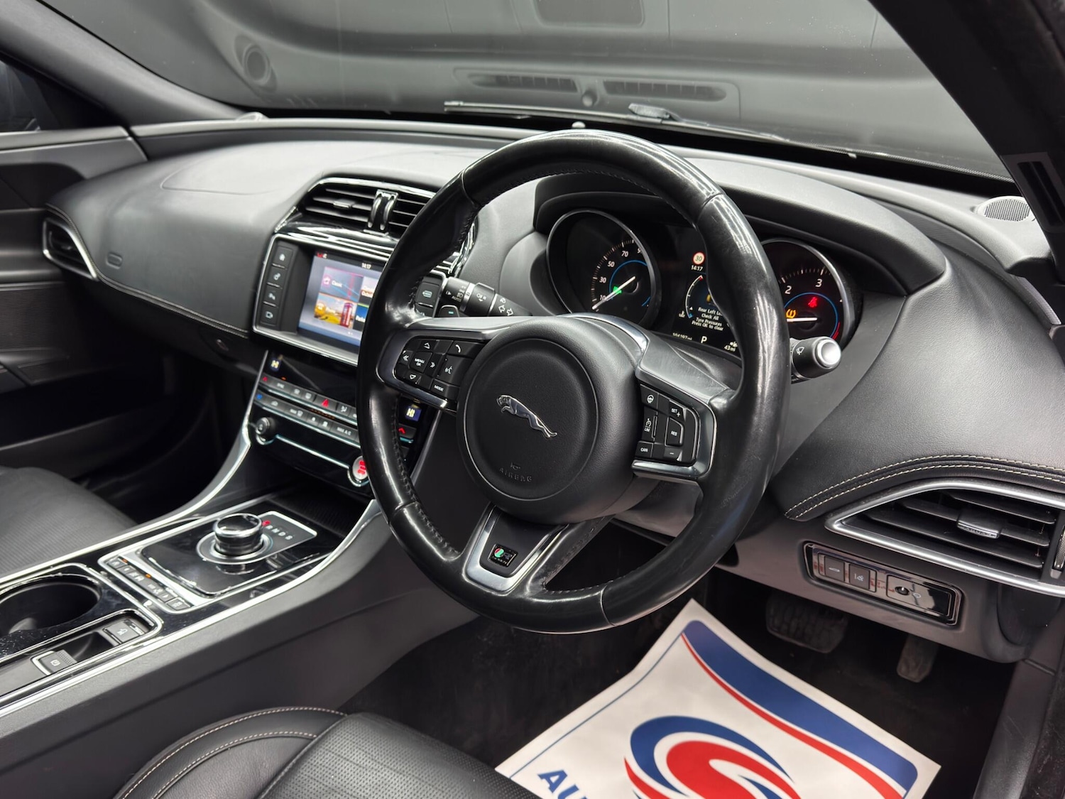 Used Jaguar XE 2017 for sale - 77925405: Photo 9