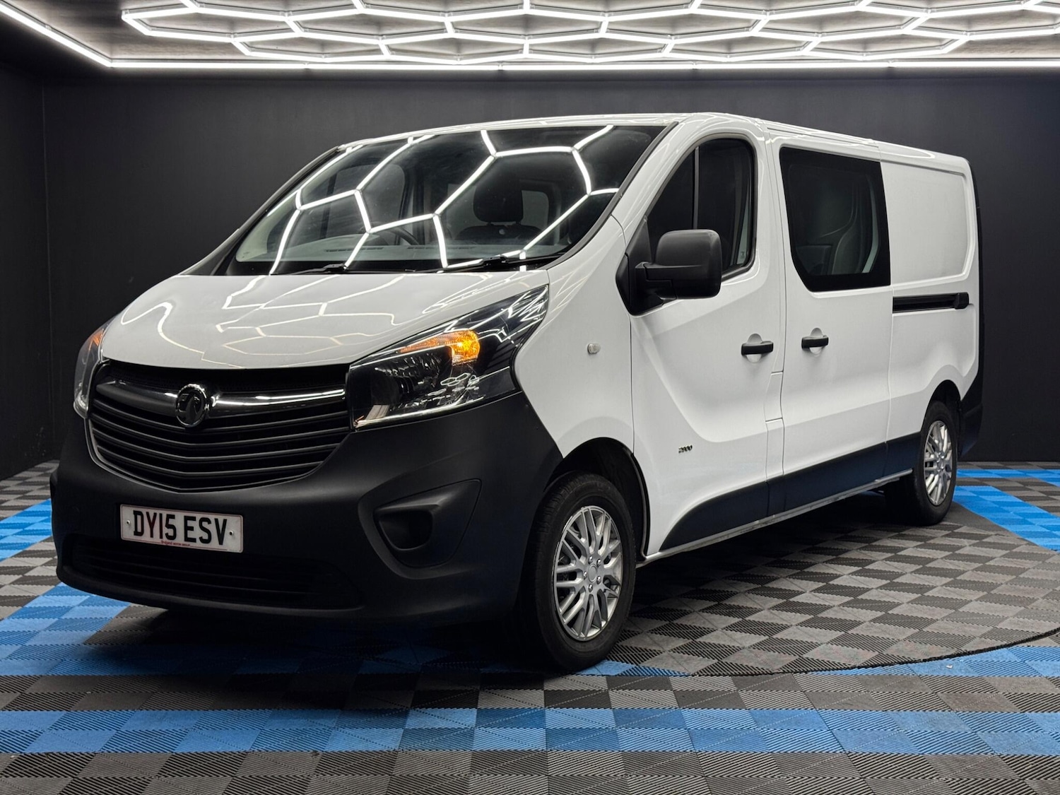 Used Vauxhall Vivaro 2015 for sale - 76658697: Photo 3