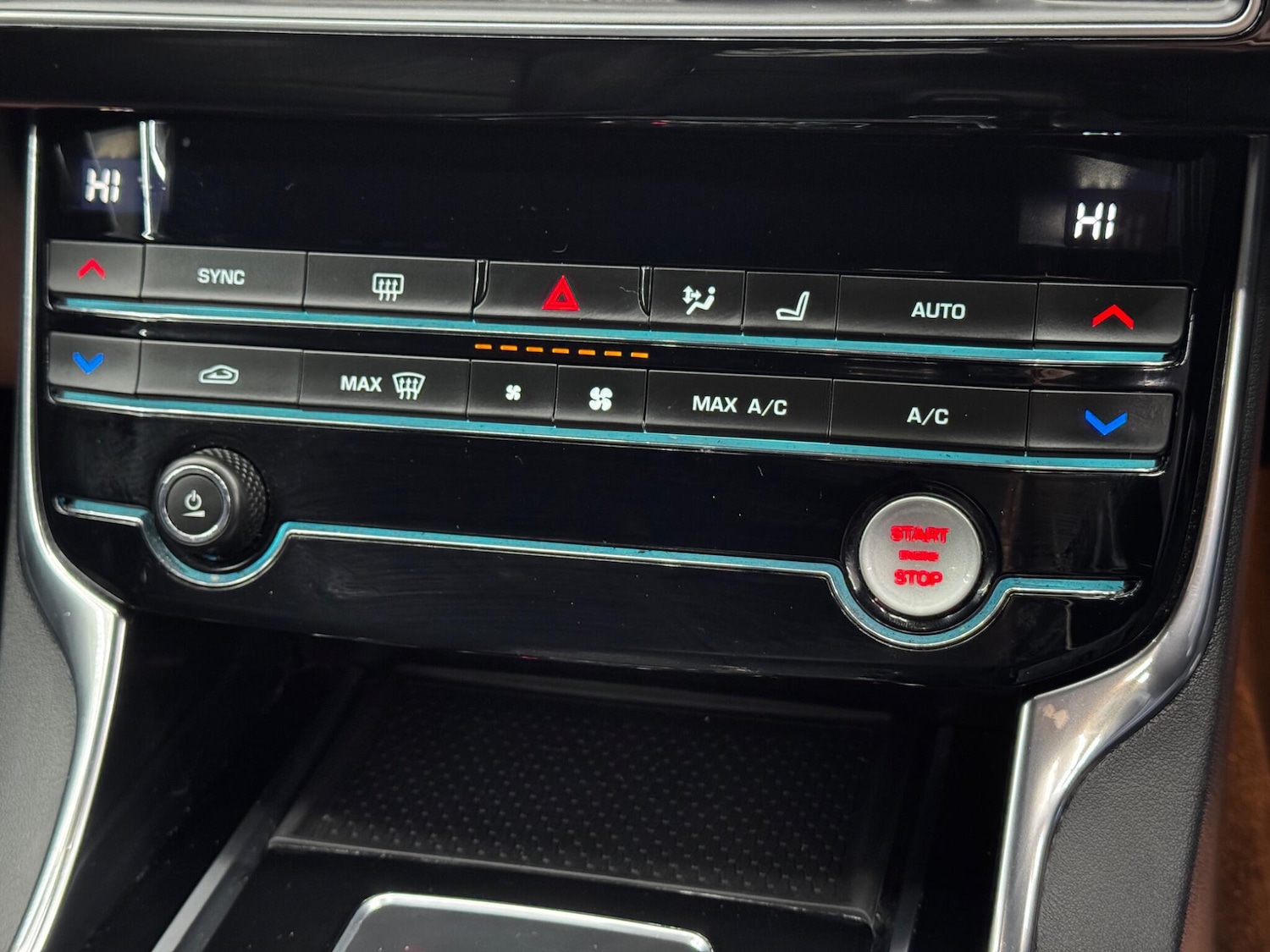 Used Jaguar XE 2018 for sale - 77396033: Photo 28