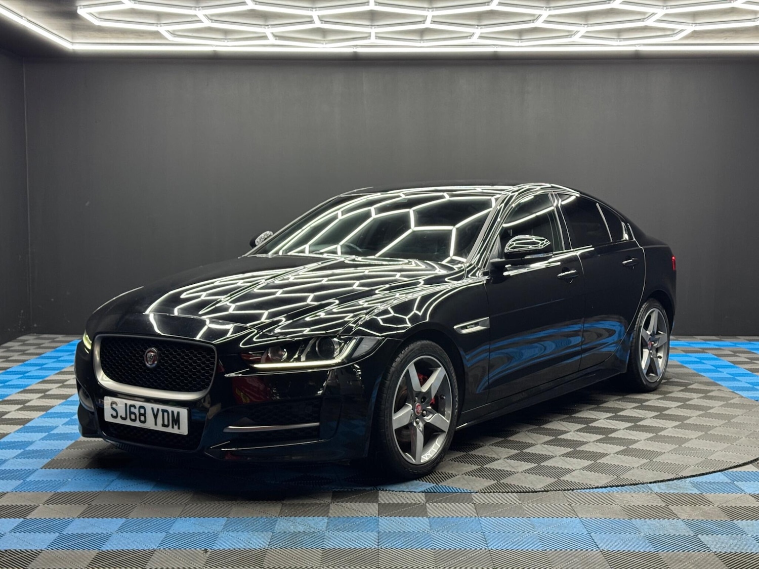 Used Jaguar XE 2018 for sale - 77396033: Photo 3