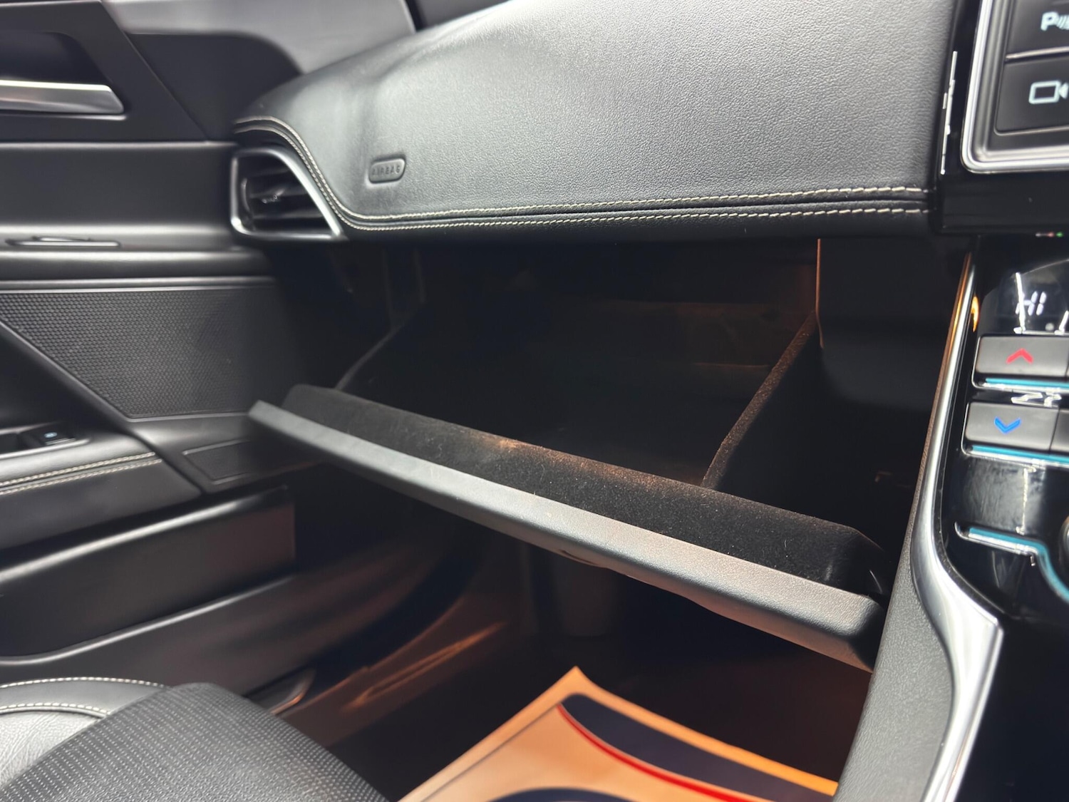 Used Jaguar XE 2018 for sale - 77396033: Photo 38