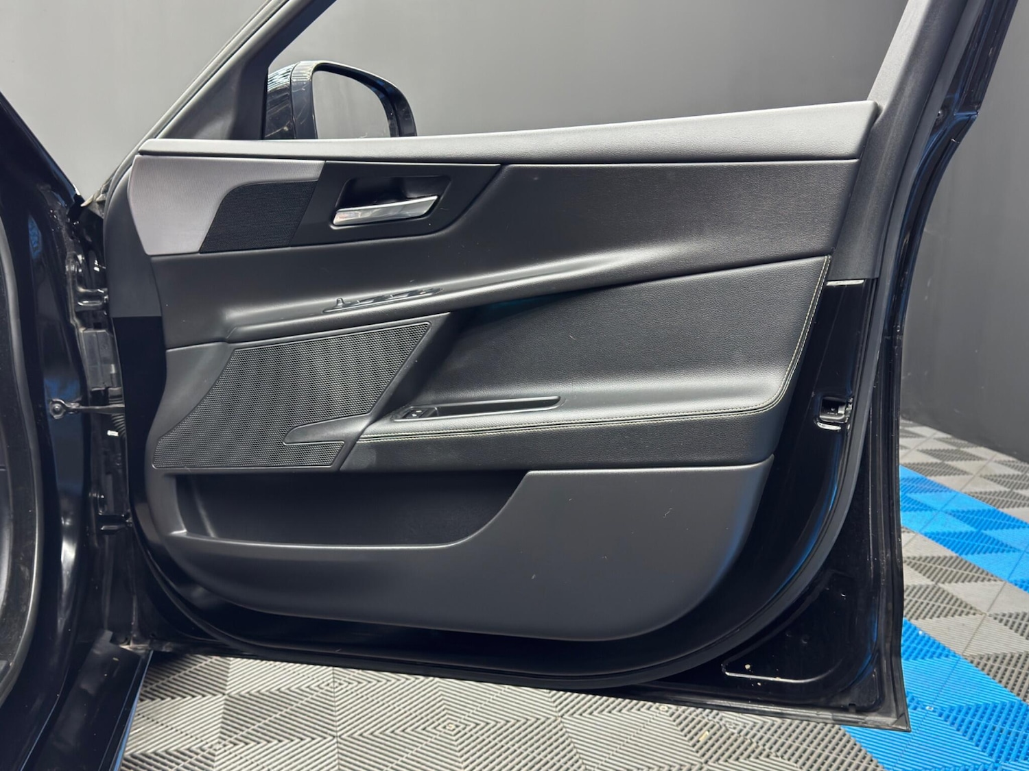 Used Jaguar XE 2018 for sale - 77396033: Photo 40