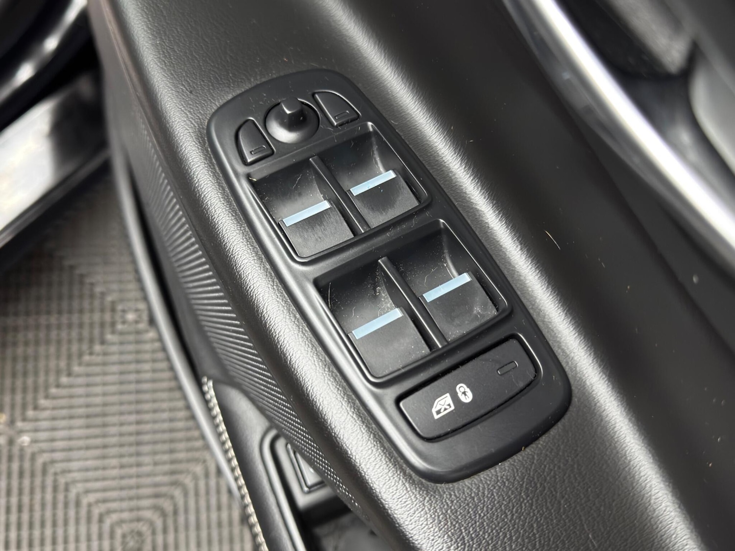 Used Jaguar XE 2018 for sale - 77396033: Photo 41