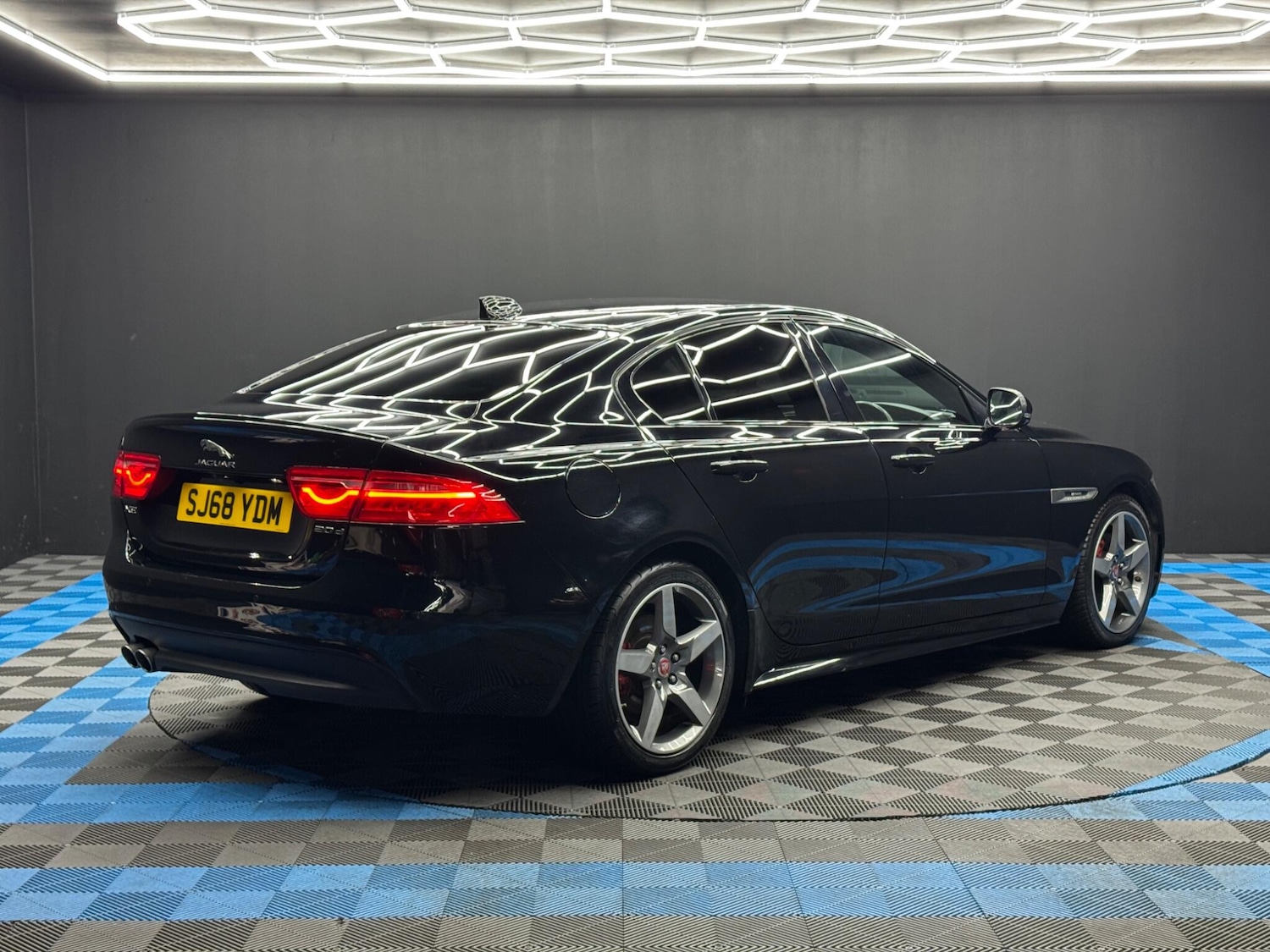 Used Jaguar XE 2018 for sale - 77396033: Photo 5