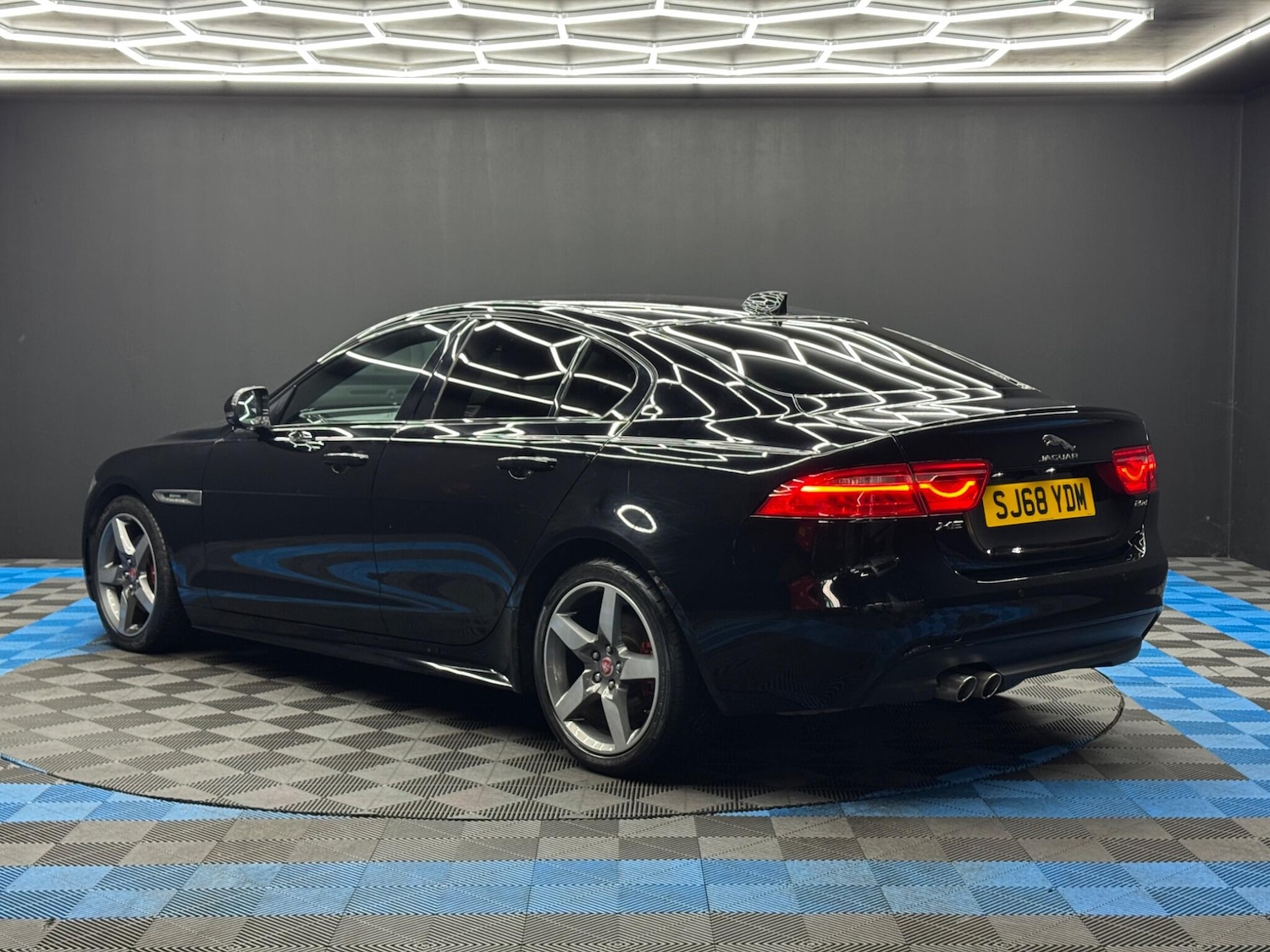 Used Jaguar XE 2018 for sale - 77396033: Photo 7