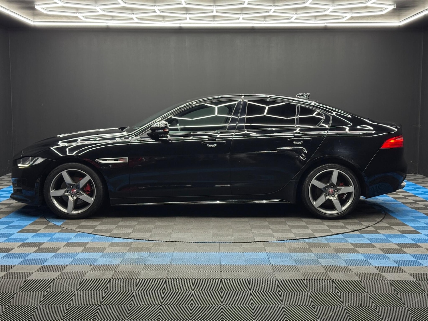 Used Jaguar XE 2018 for sale - 77396033: Photo 8