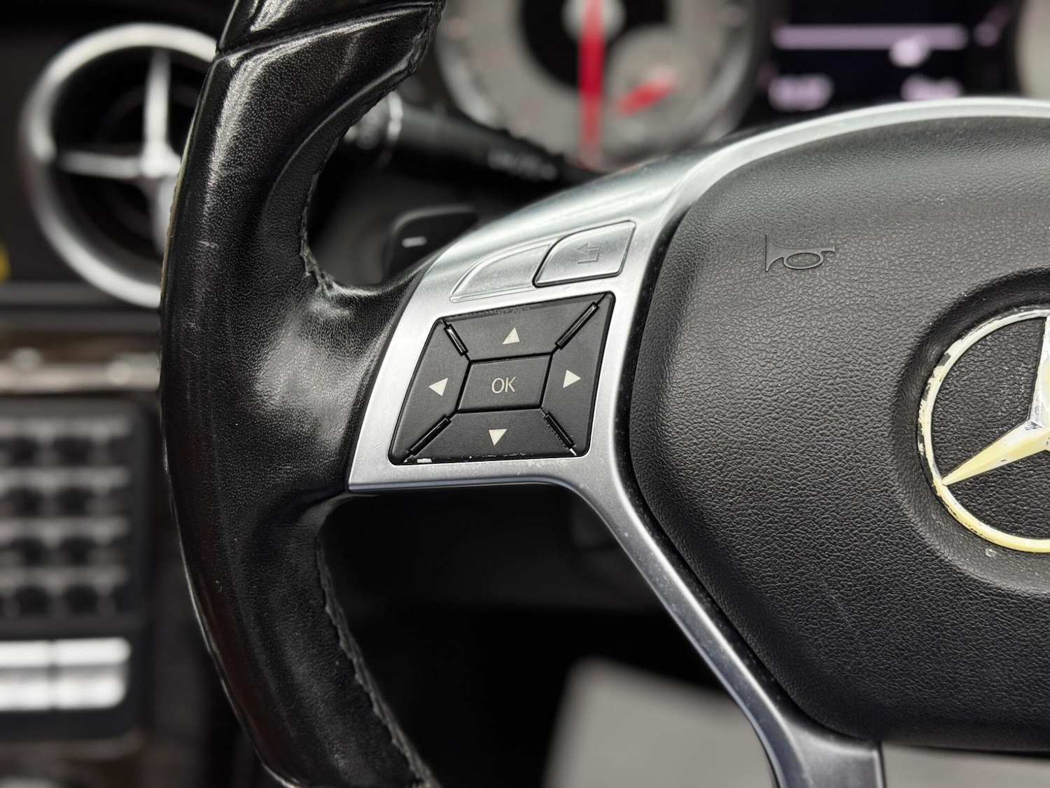 Used Mercedes-Benz SLK 2012 for sale - 76865304: Photo 18