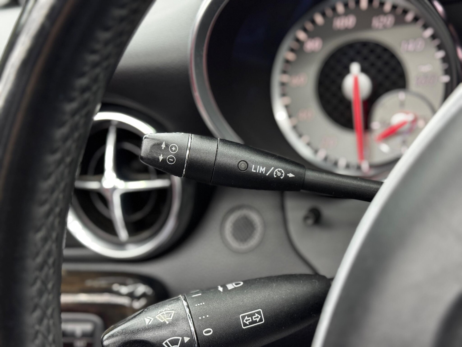 Used Mercedes-Benz SLK 2012 for sale - 76865304: Photo 20