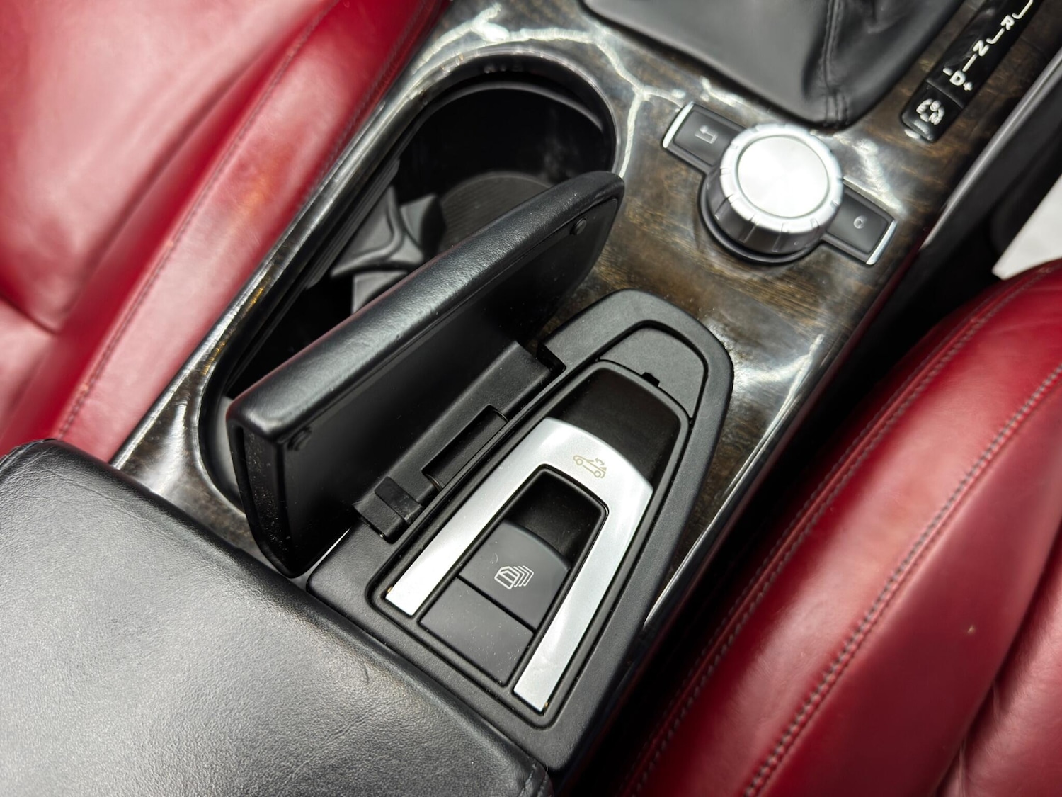 Used Mercedes-Benz SLK 2012 for sale - 76865304: Photo 24