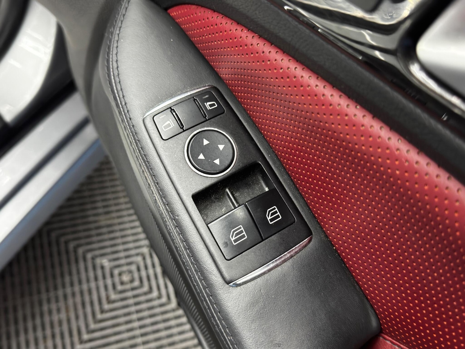 Used Mercedes-Benz SLK 2012 for sale - 76865304: Photo 37