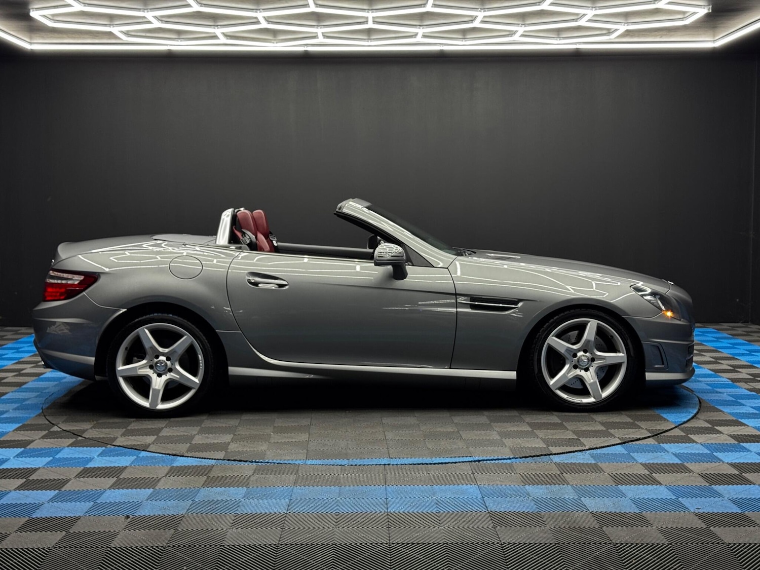 Used Mercedes-Benz SLK 2012 for sale - 76865304: Photo 4