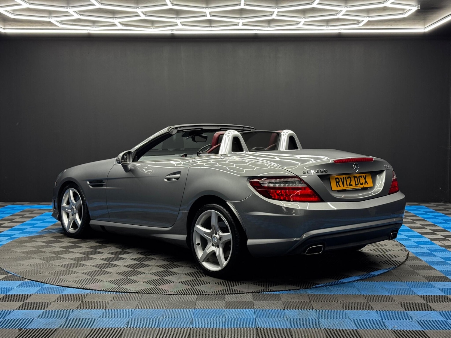 Used Mercedes-Benz SLK 2012 for sale - 76865304: Photo 7