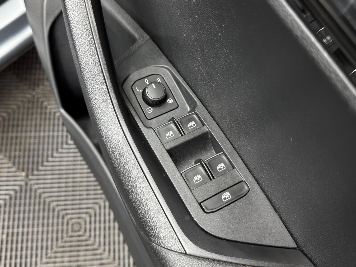 Used Skoda Karoq 2018 for sale - 76850416: Photo 42