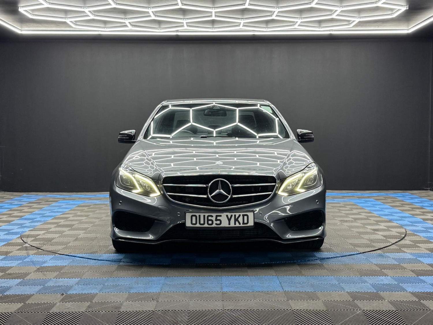 Used Mercedes-Benz E Class 2015 for sale - 77377656: Photo 2