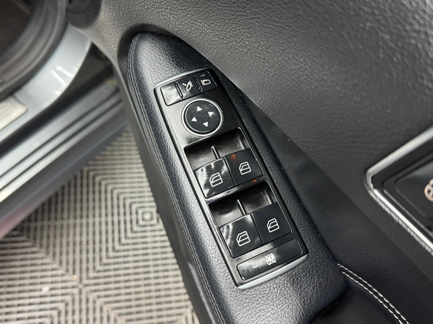 Used Mercedes-Benz E Class 2015 for sale - 77377656: Photo 39