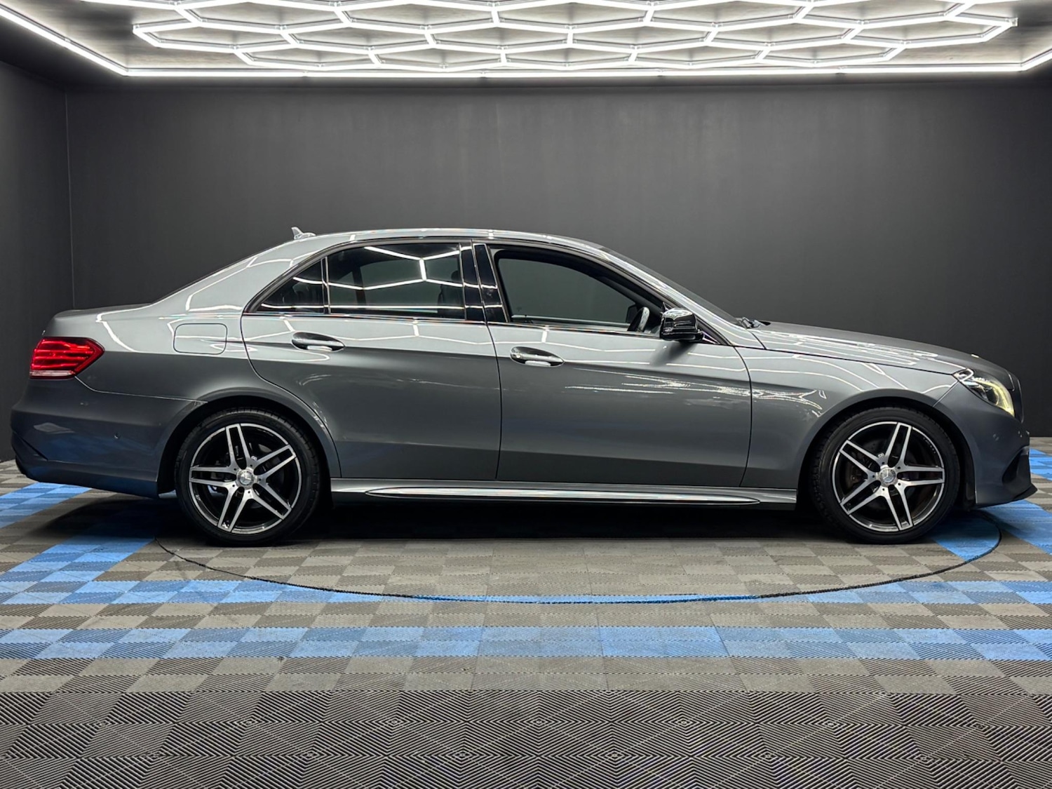 Used Mercedes-Benz E Class 2015 for sale - 77377656: Photo 4