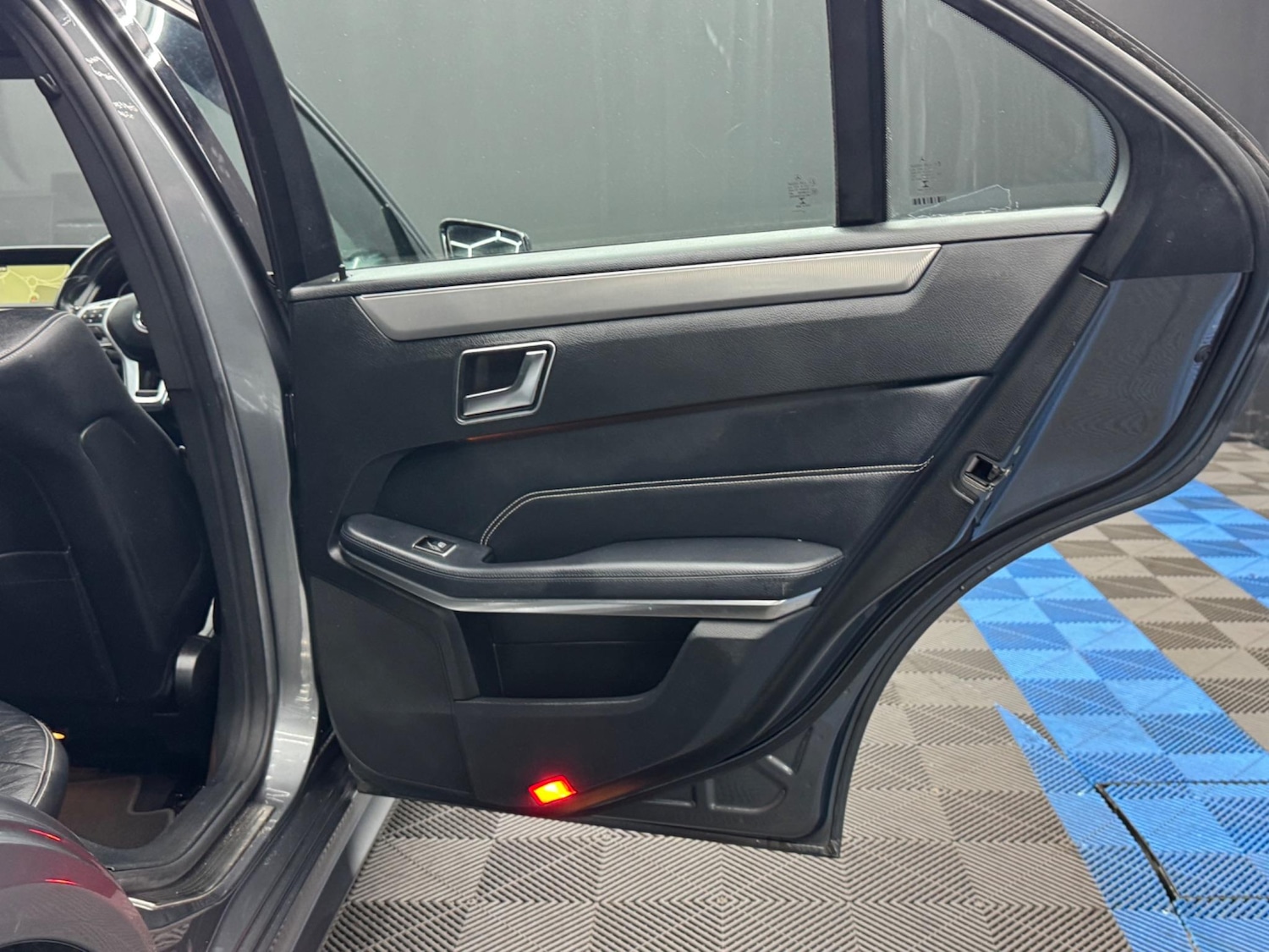 Used Mercedes-Benz E Class 2015 for sale - 77377656: Photo 41