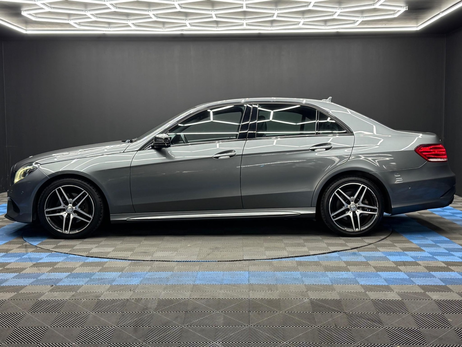 Used Mercedes-Benz E Class 2015 for sale - 77377656: Photo 8