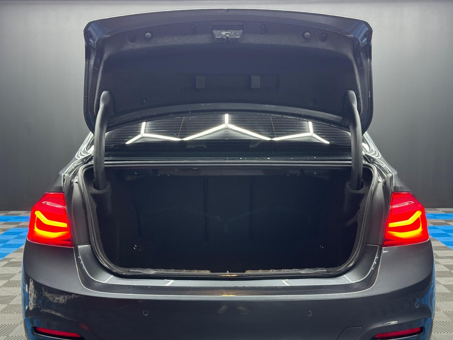 Used BMW 3 Series 2017 for sale - 77440978: Photo 39