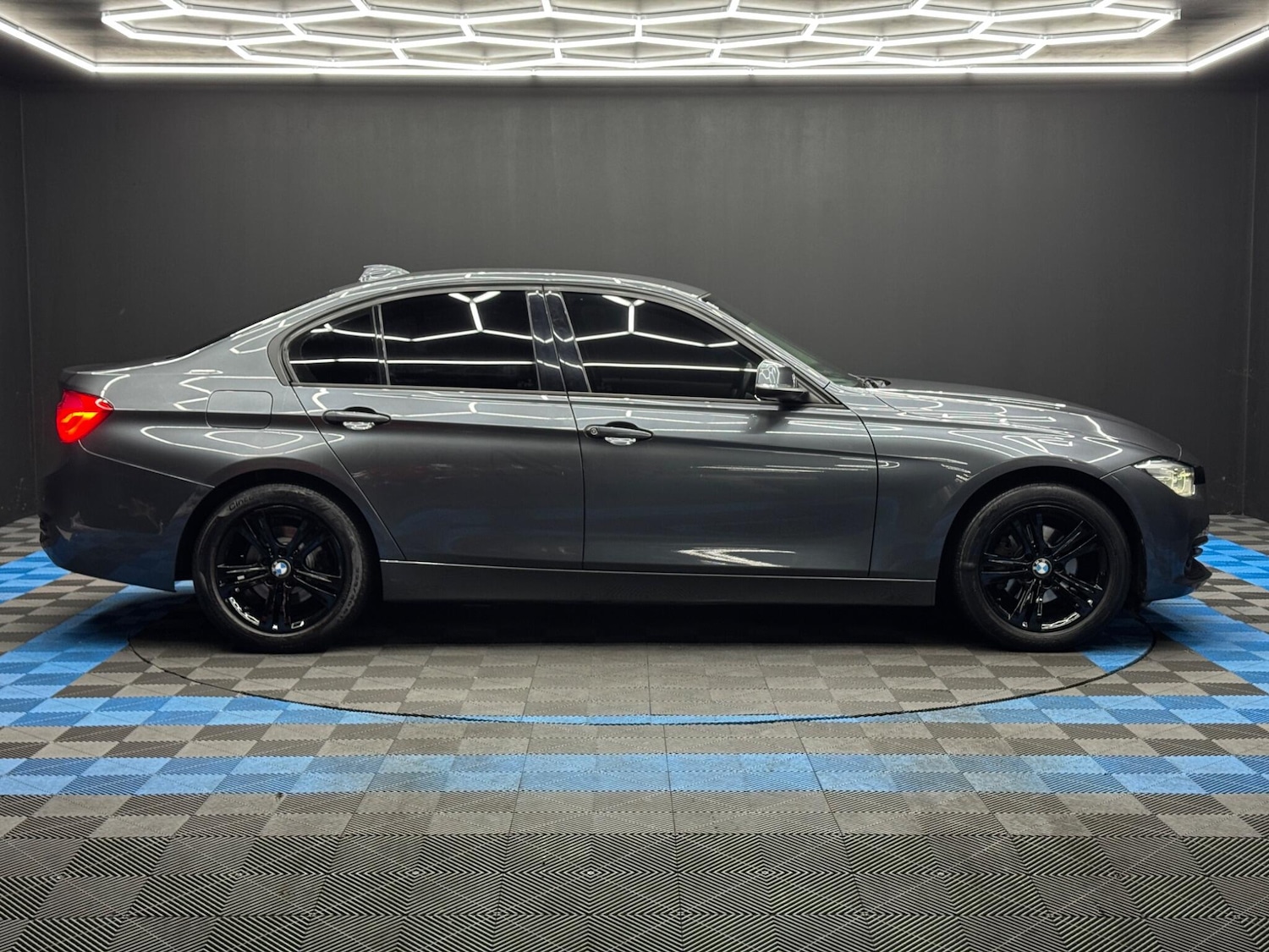 Used BMW 3 Series 2017 for sale - 77440978: Photo 4