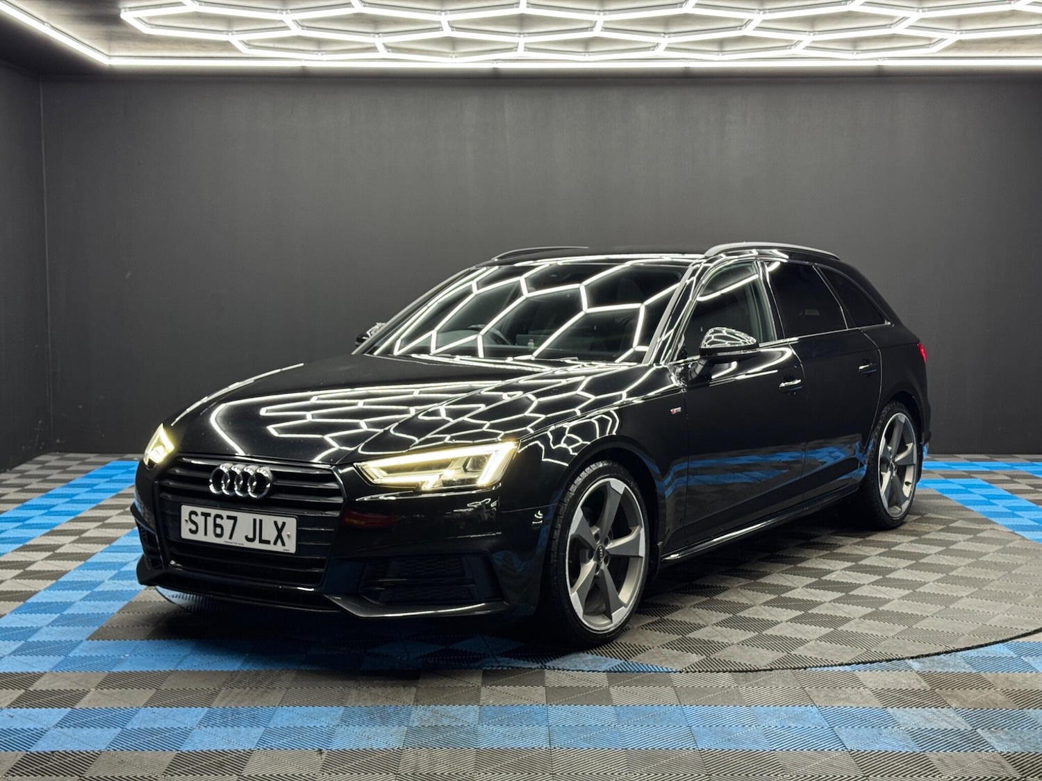 Used Audi A4 2017 for sale - 77696127: Photo 3