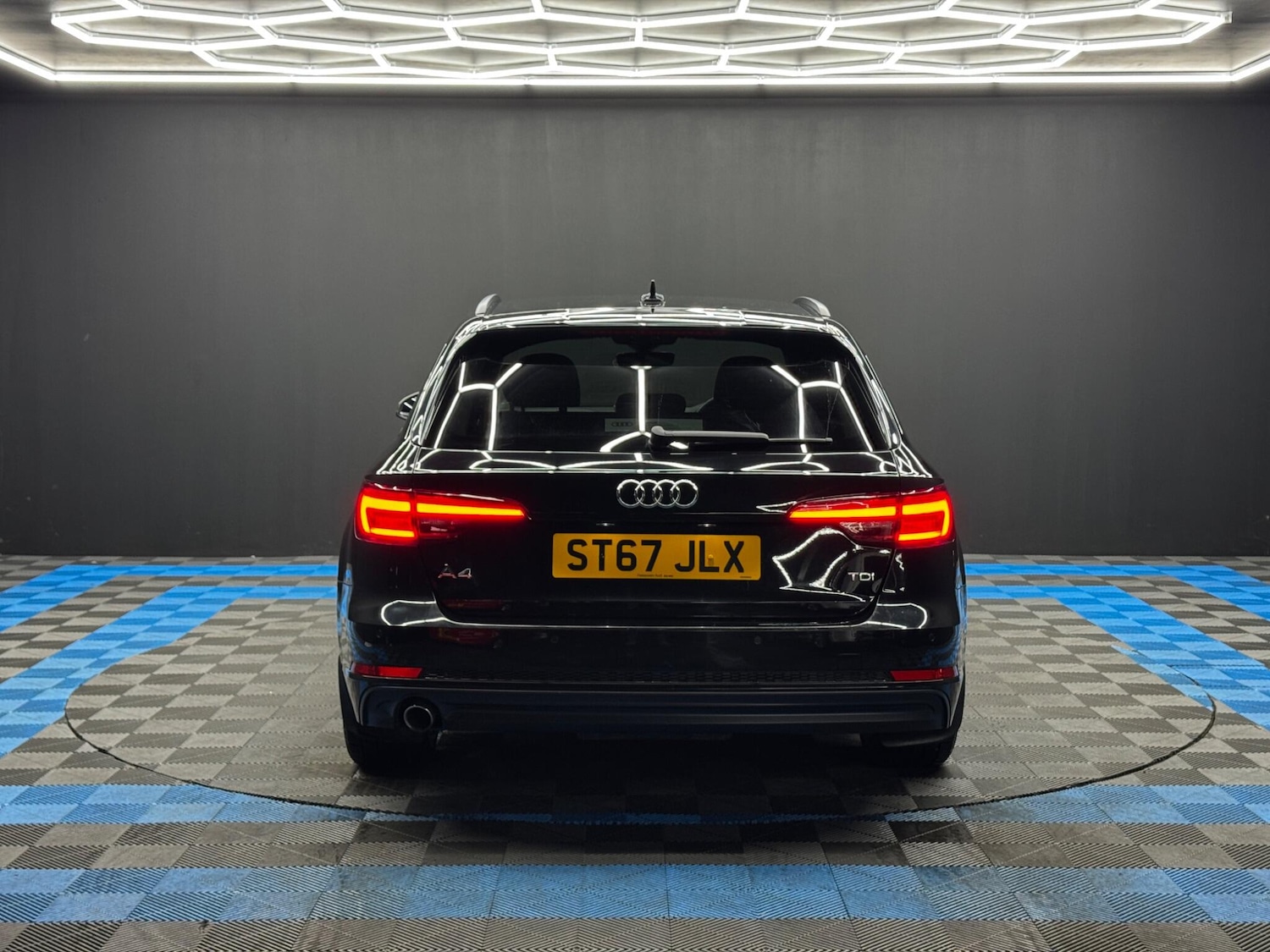 Used Audi A4 2017 for sale - 77696127: Photo 6