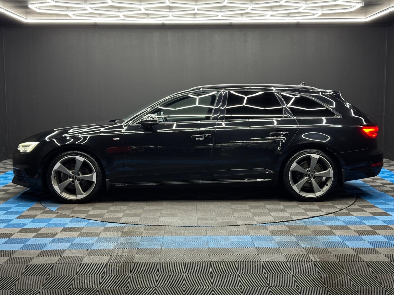 Used Audi A4 2017 for sale - 77696127: Photo 8