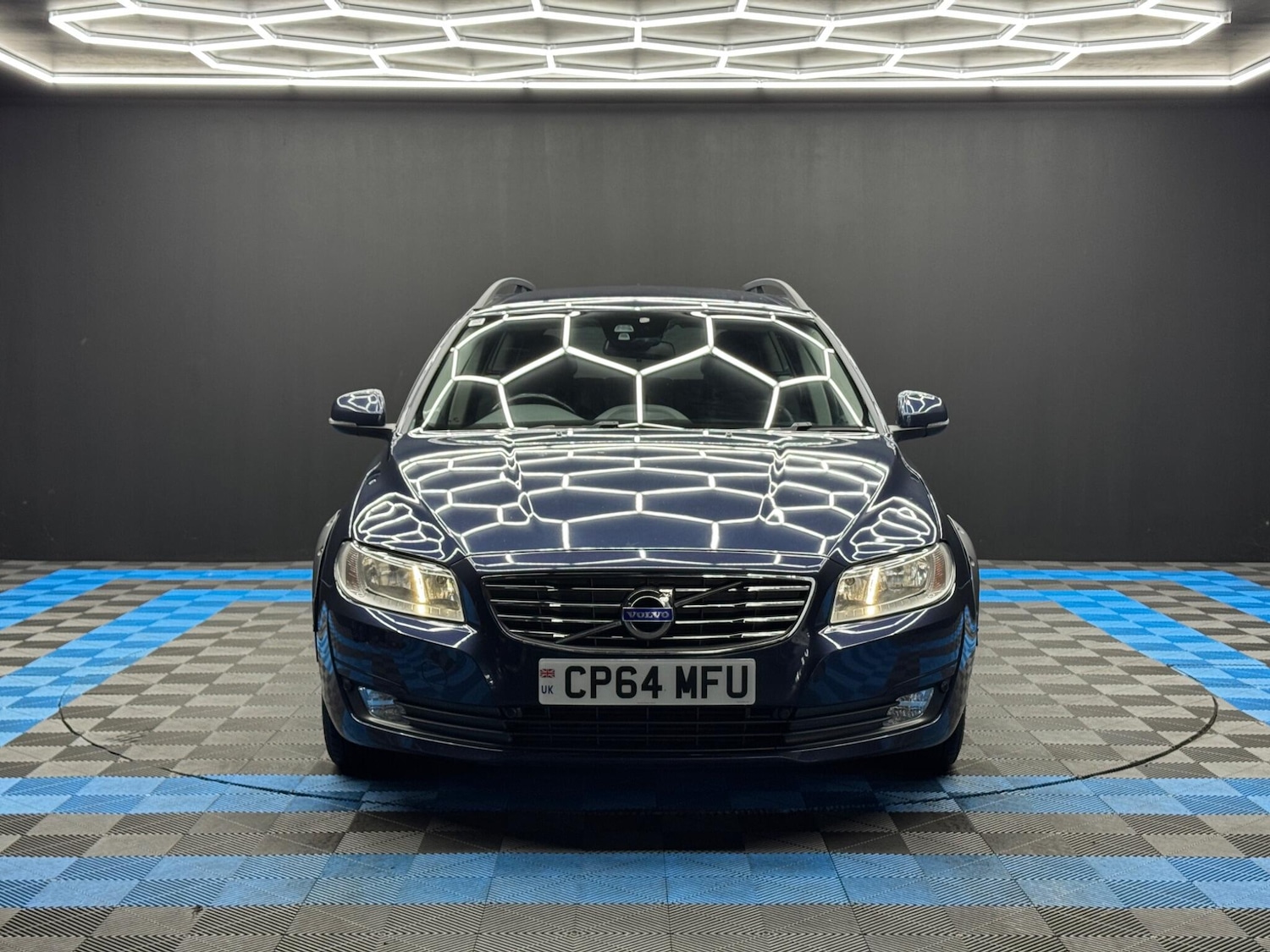 Used Volvo V70 2015 for sale - 77994370: Photo 2