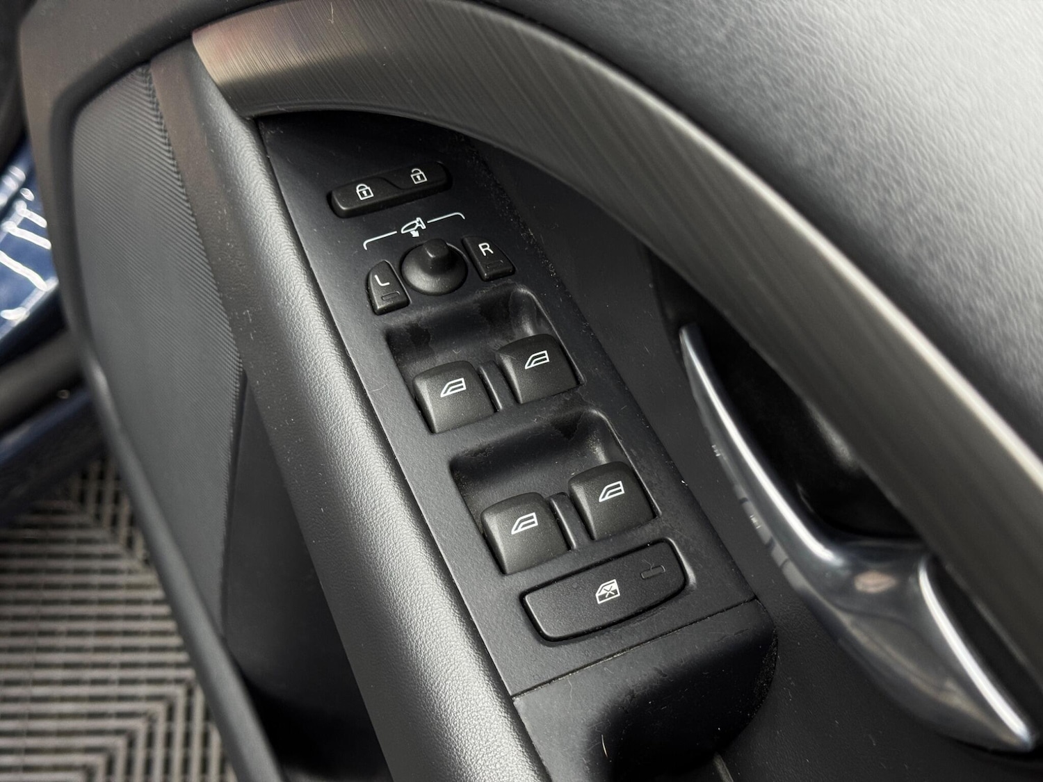 Used Volvo V70 2015 for sale - 77994370: Photo 37