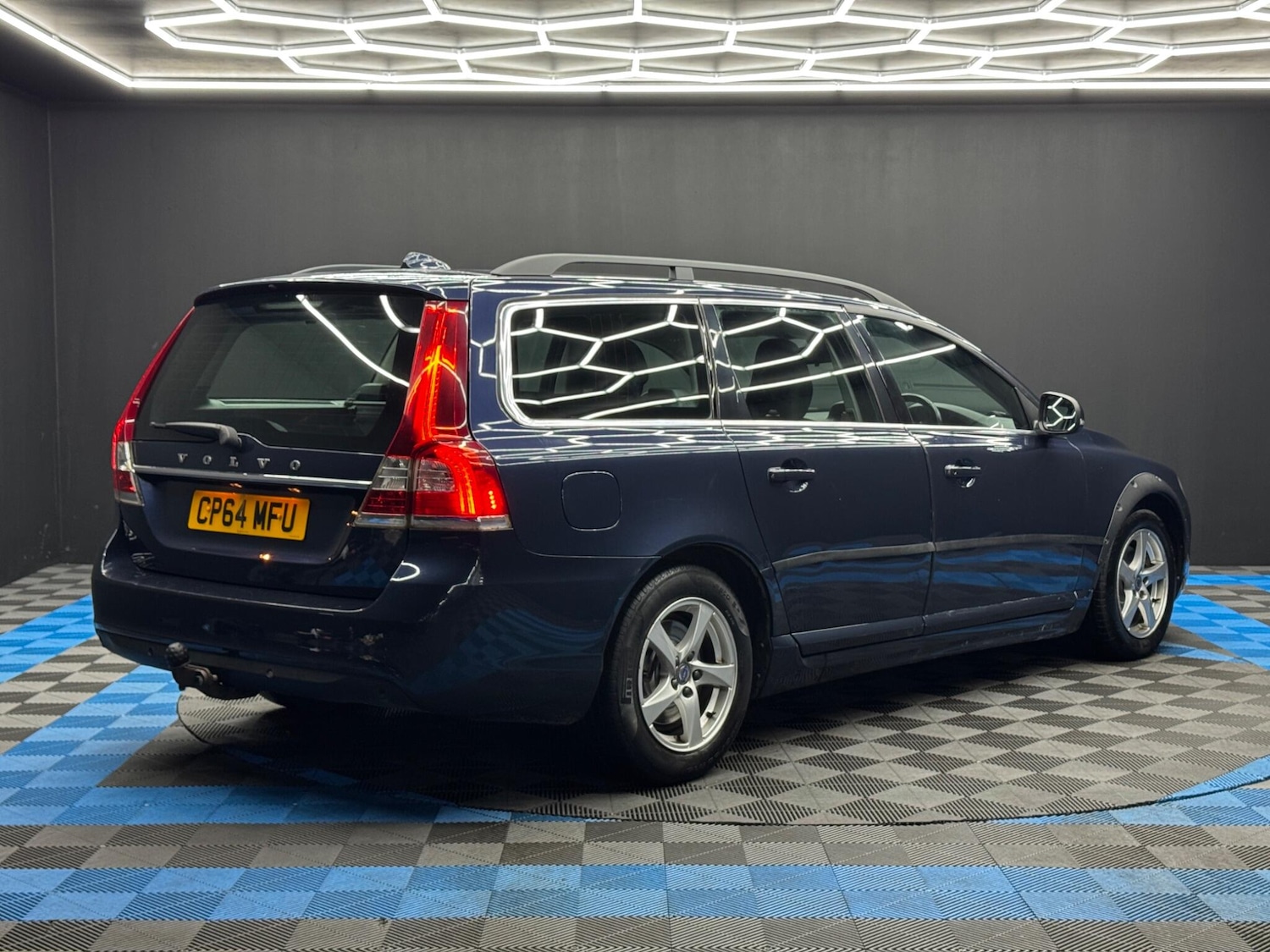 Used Volvo V70 2015 for sale - 77994370: Photo 5