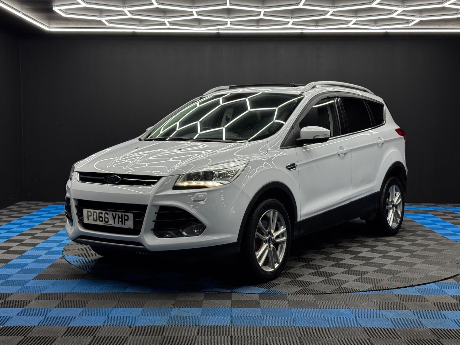 Used Ford Kuga 2016 for sale - 76801163: Photo 3