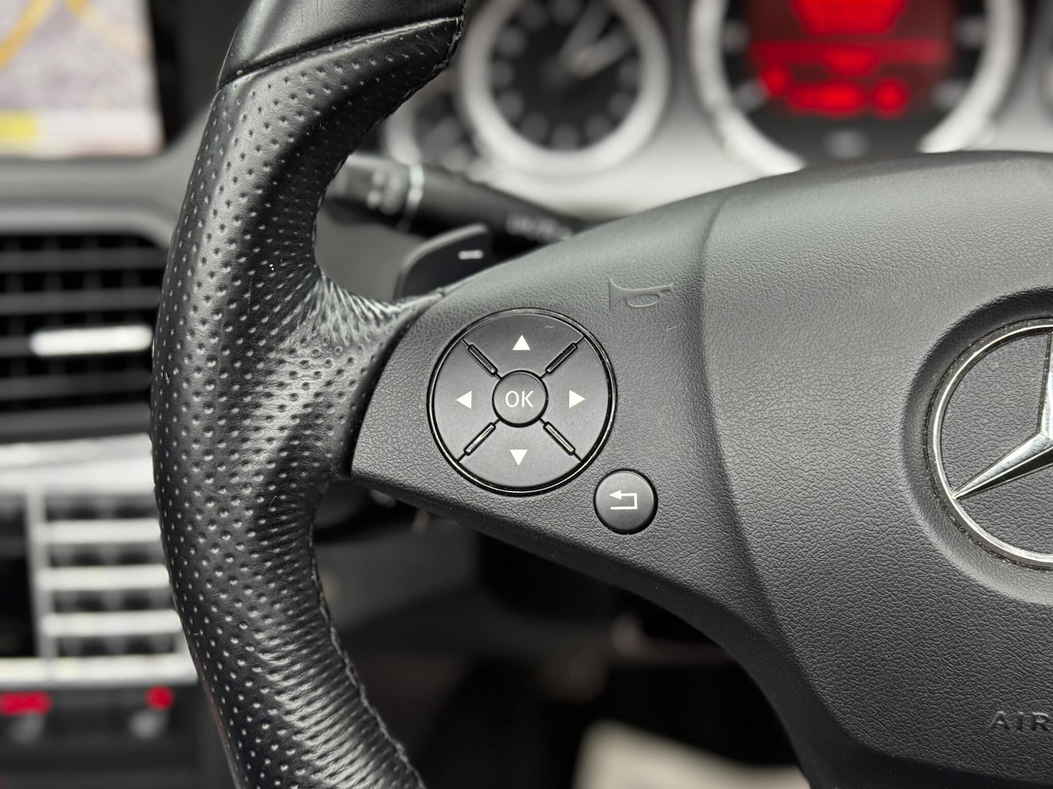 Used Mercedes-Benz E Class 2011 for sale - 76802130: Photo 19