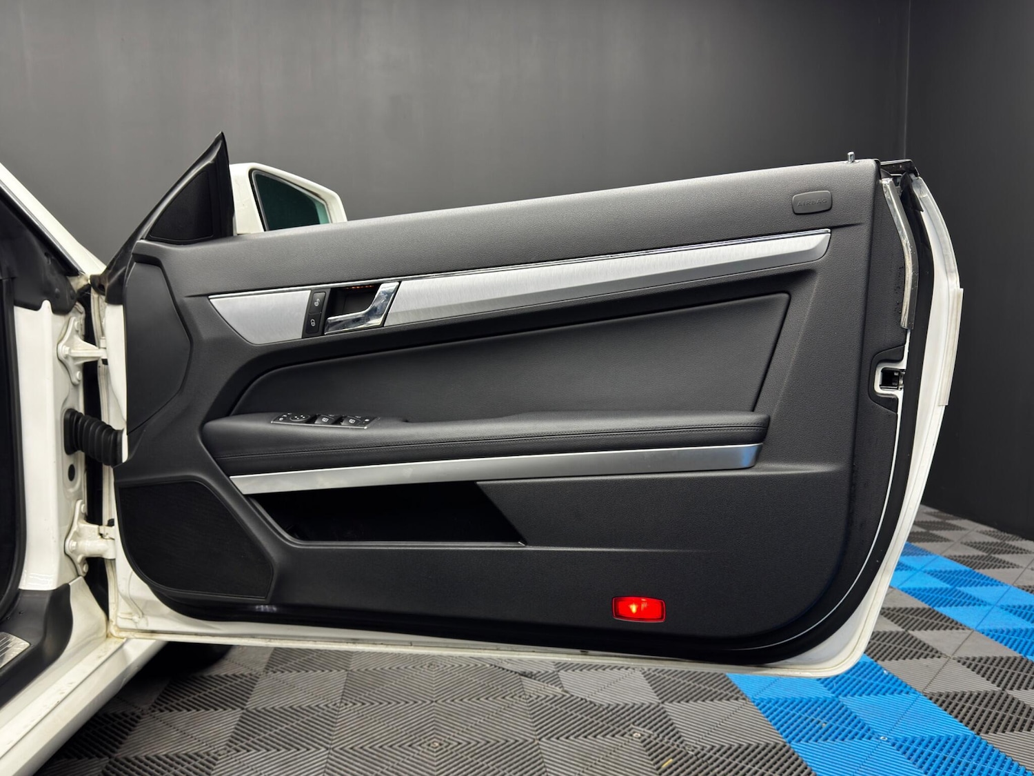 Used Mercedes-Benz E Class 2011 for sale - 76802130: Photo 38