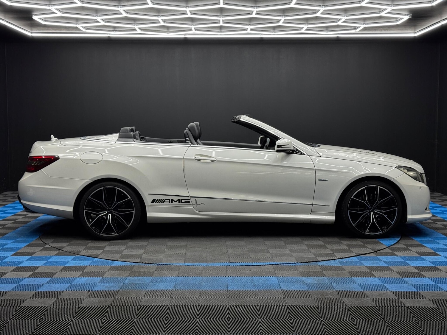 Used Mercedes-Benz E Class 2011 for sale - 76802130: Photo 4