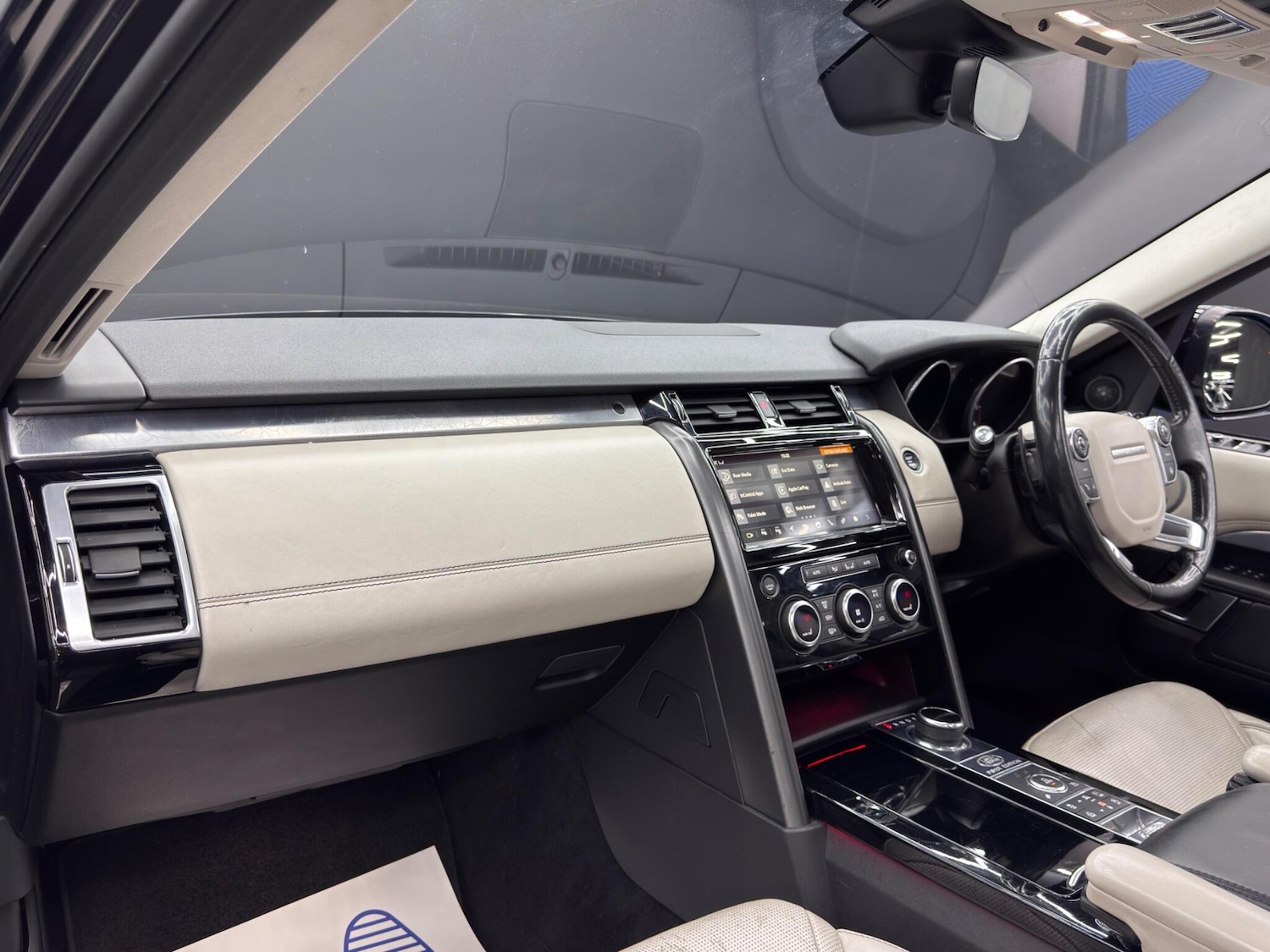 Used Land Rover Discovery 2017 for sale - 76995785: Photo 11