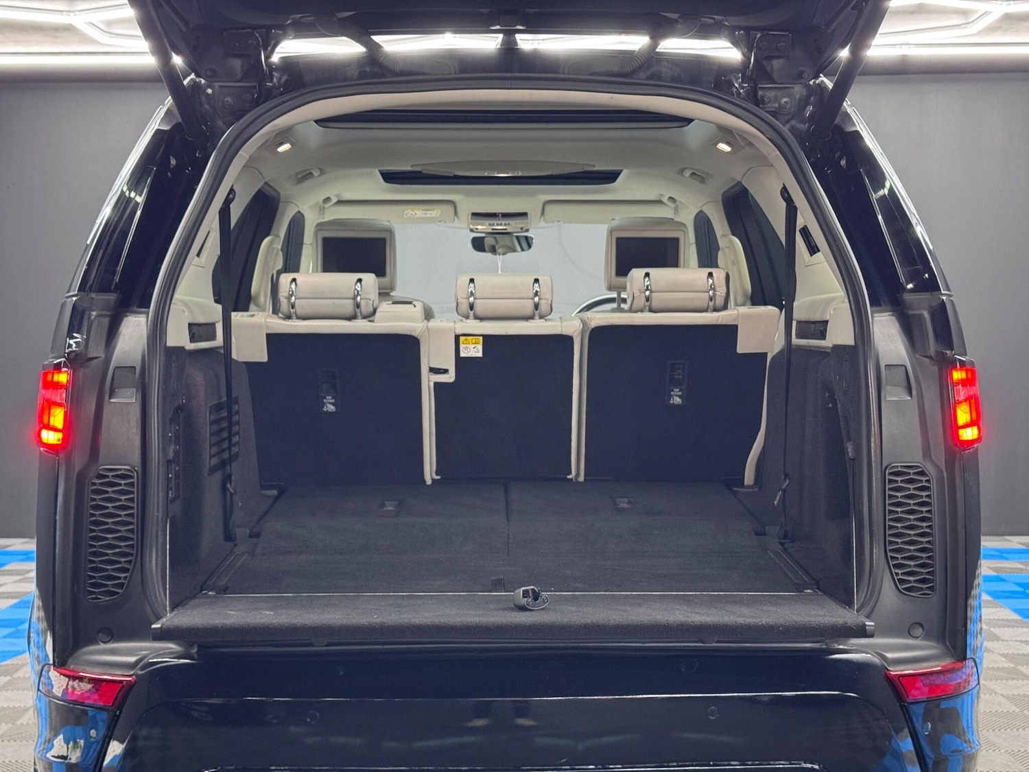 Used Land Rover Discovery 2017 for sale - 76995785: Photo 43