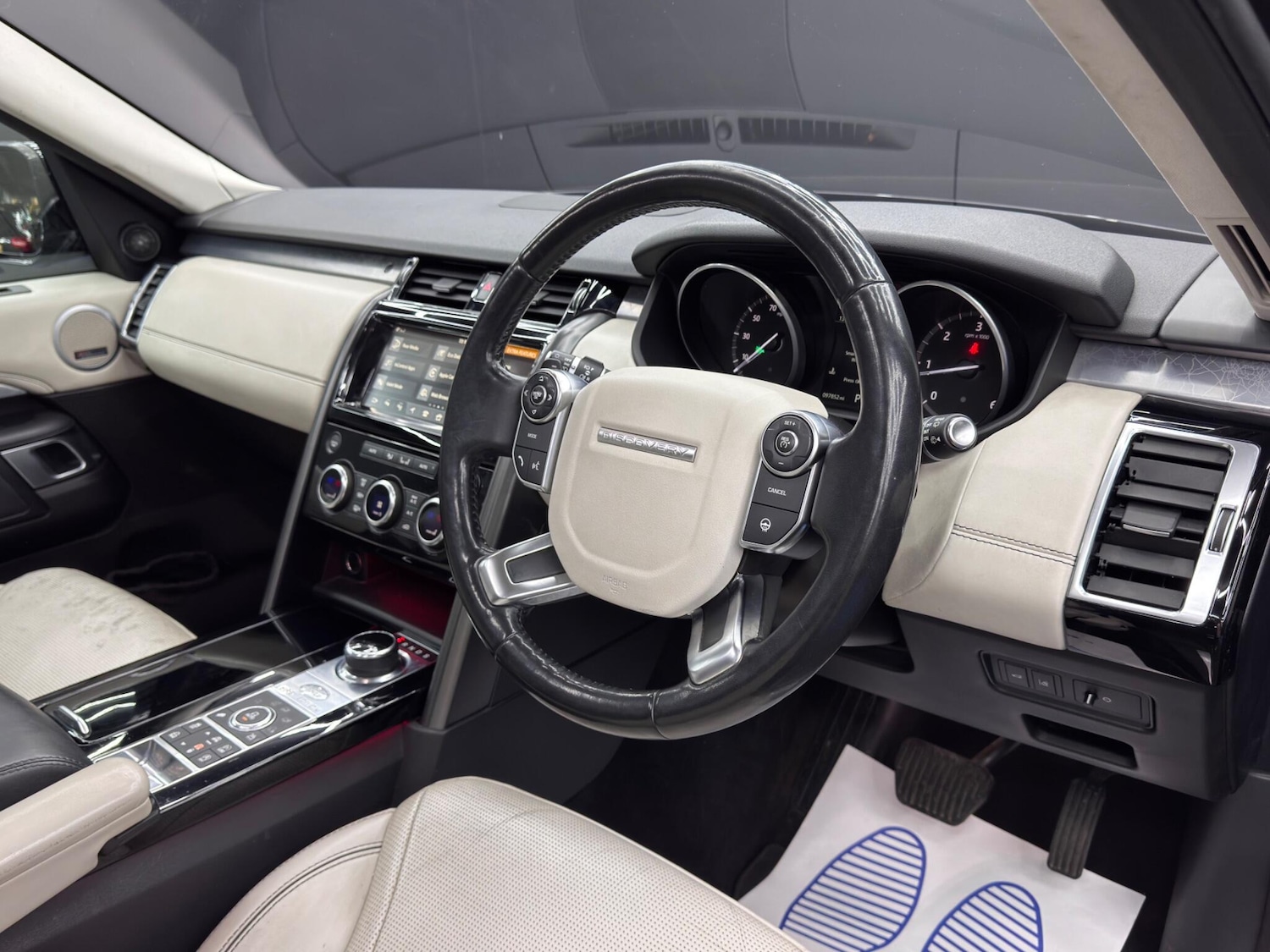 Used Land Rover Discovery 2017 for sale - 76995785: Photo 9