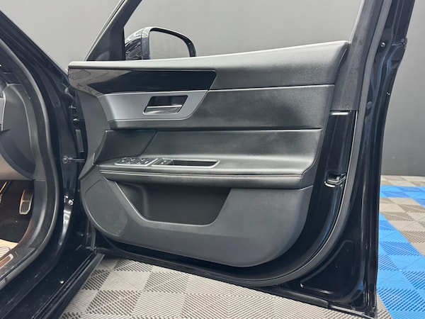 Used Jaguar XF 2018 for sale - 76200267: Photo 37