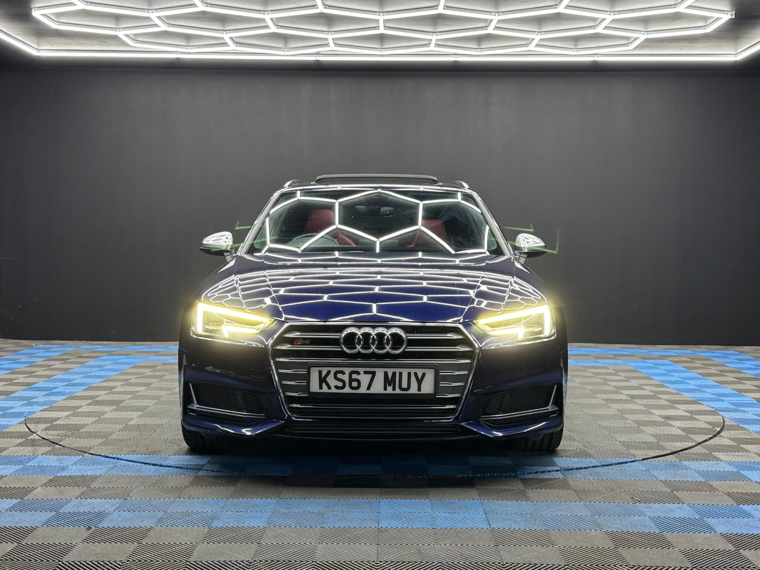 Used Audi A4 2017 for sale - 77097990: Photo 2