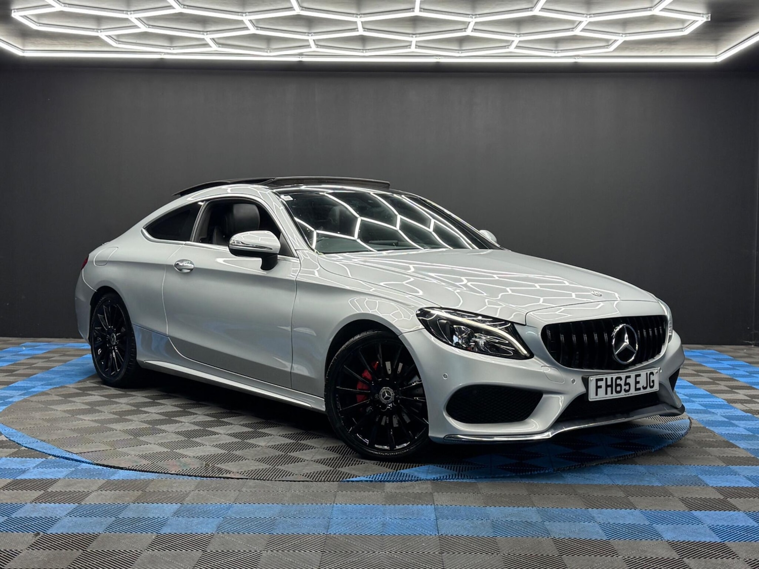 Used Mercedes-Benz C-Class 2015 for sale - 76152579: Photo 1