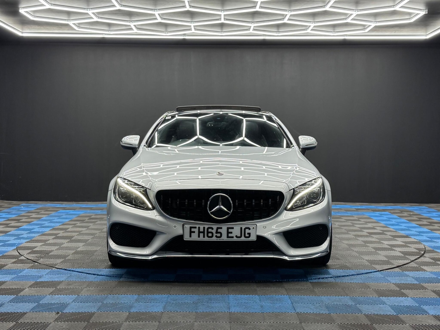 Used Mercedes-Benz C-Class 2015 for sale - 76152579: Photo 2