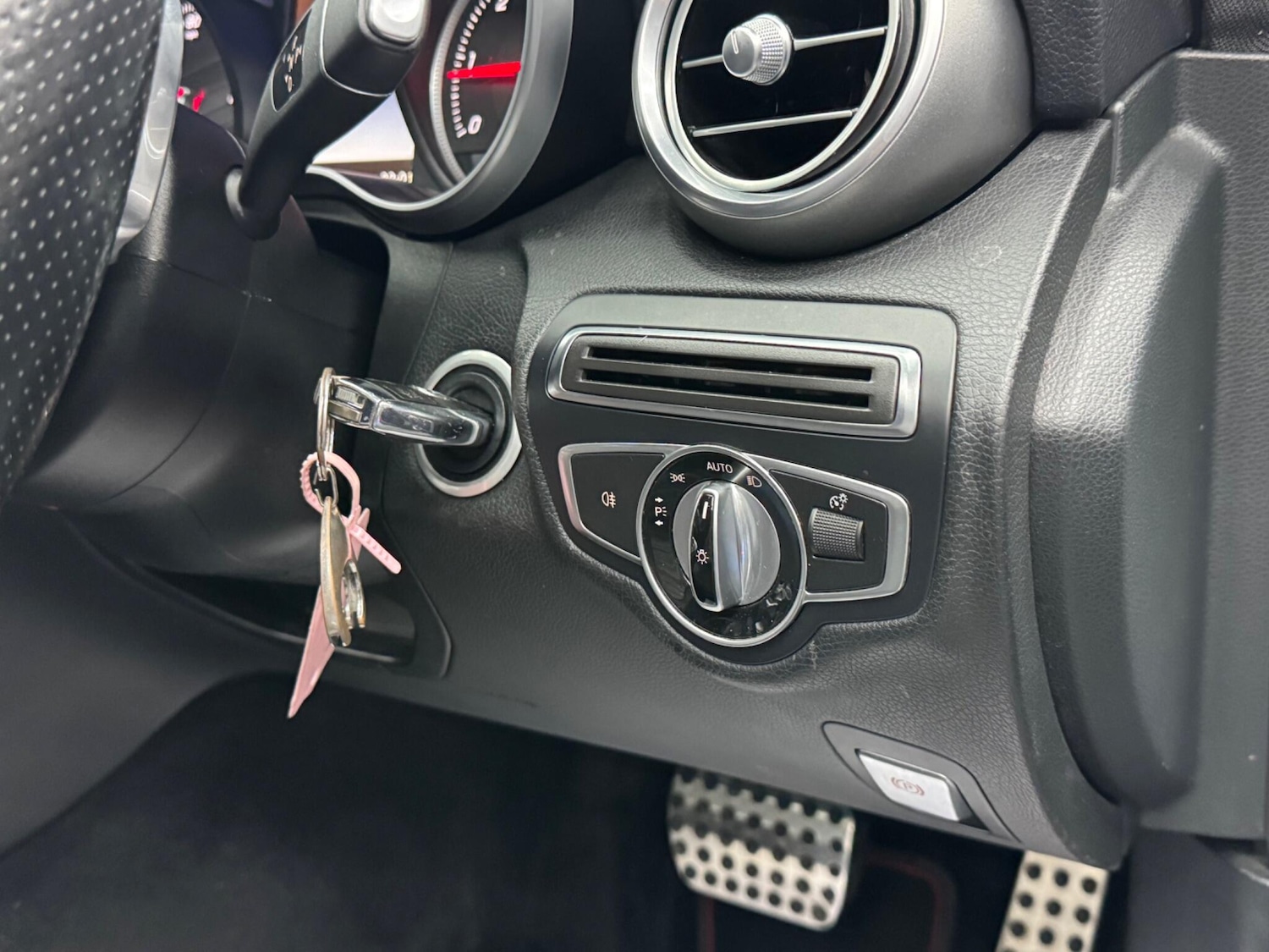 Used Mercedes-Benz C-Class 2015 for sale - 76152579: Photo 24