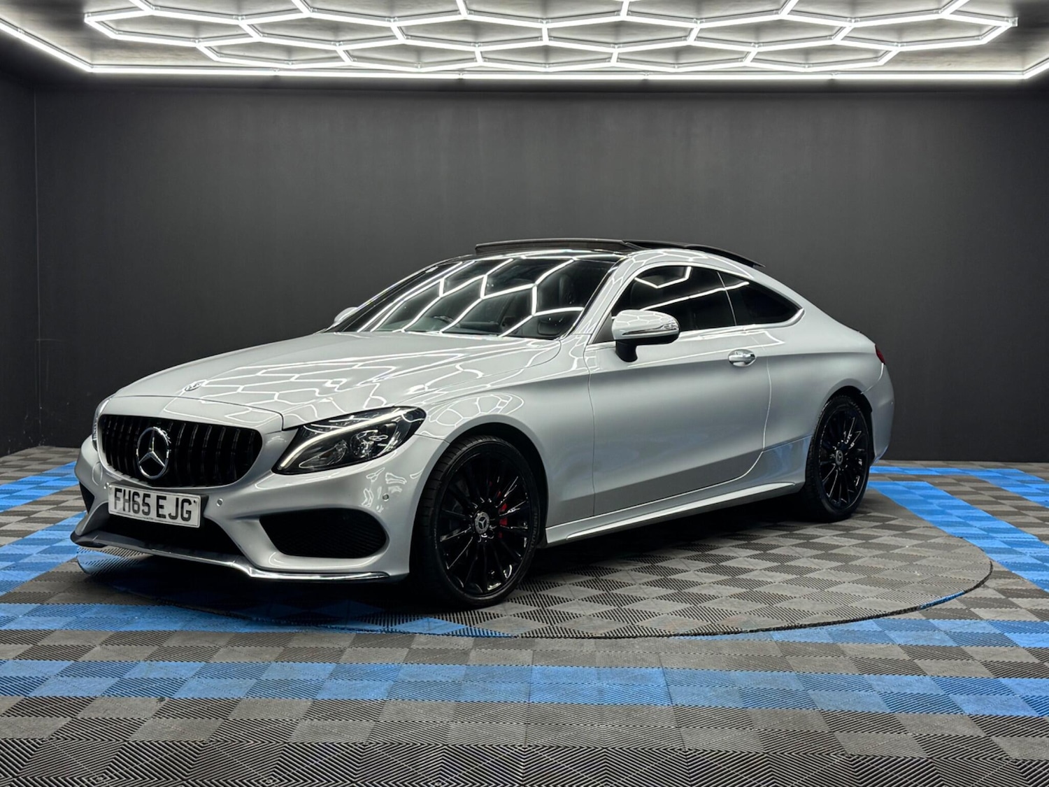 Used Mercedes-Benz C-Class 2015 for sale - 76152579: Photo 3