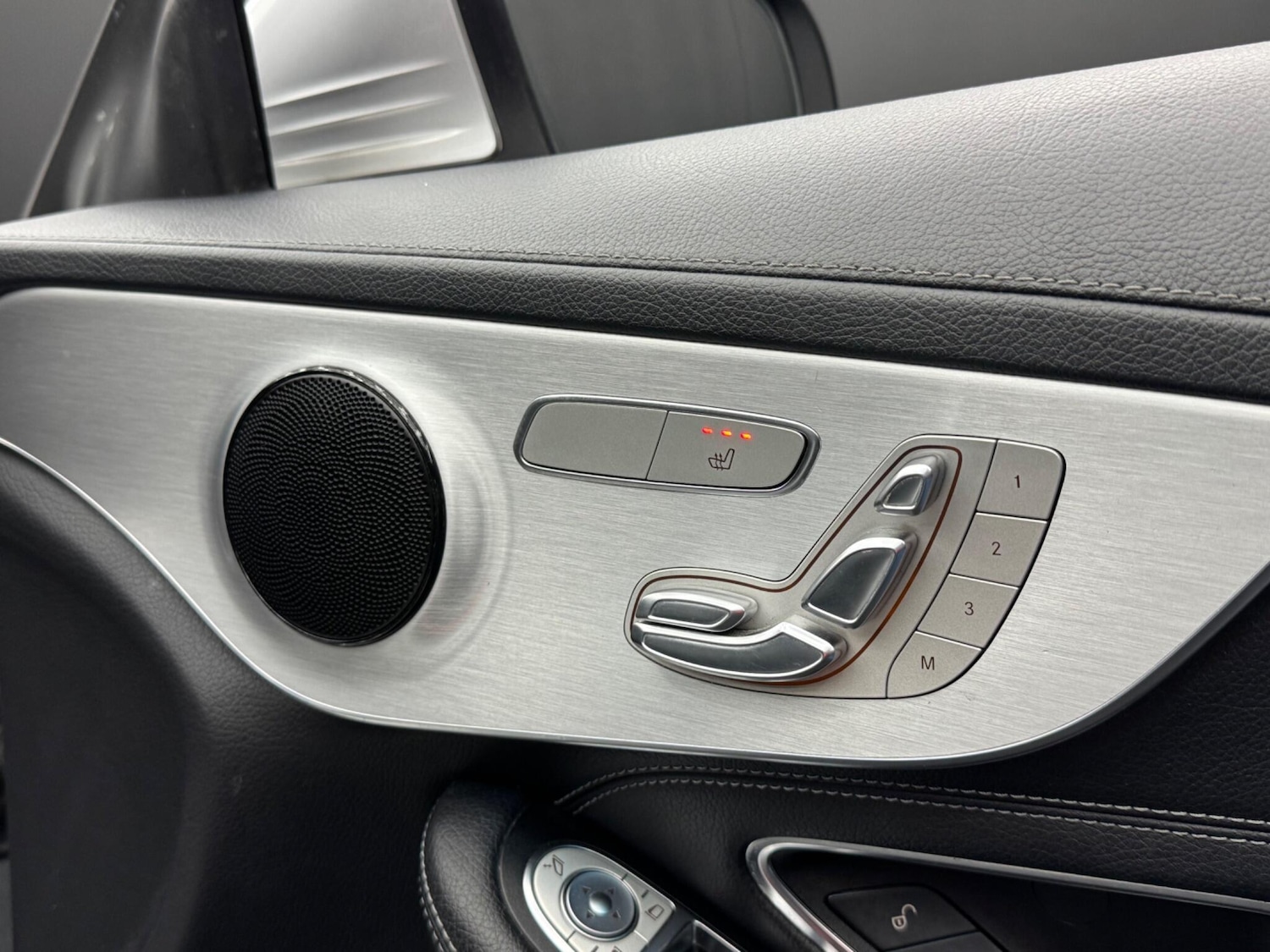 Used Mercedes-Benz C-Class 2015 for sale - 76152579: Photo 38