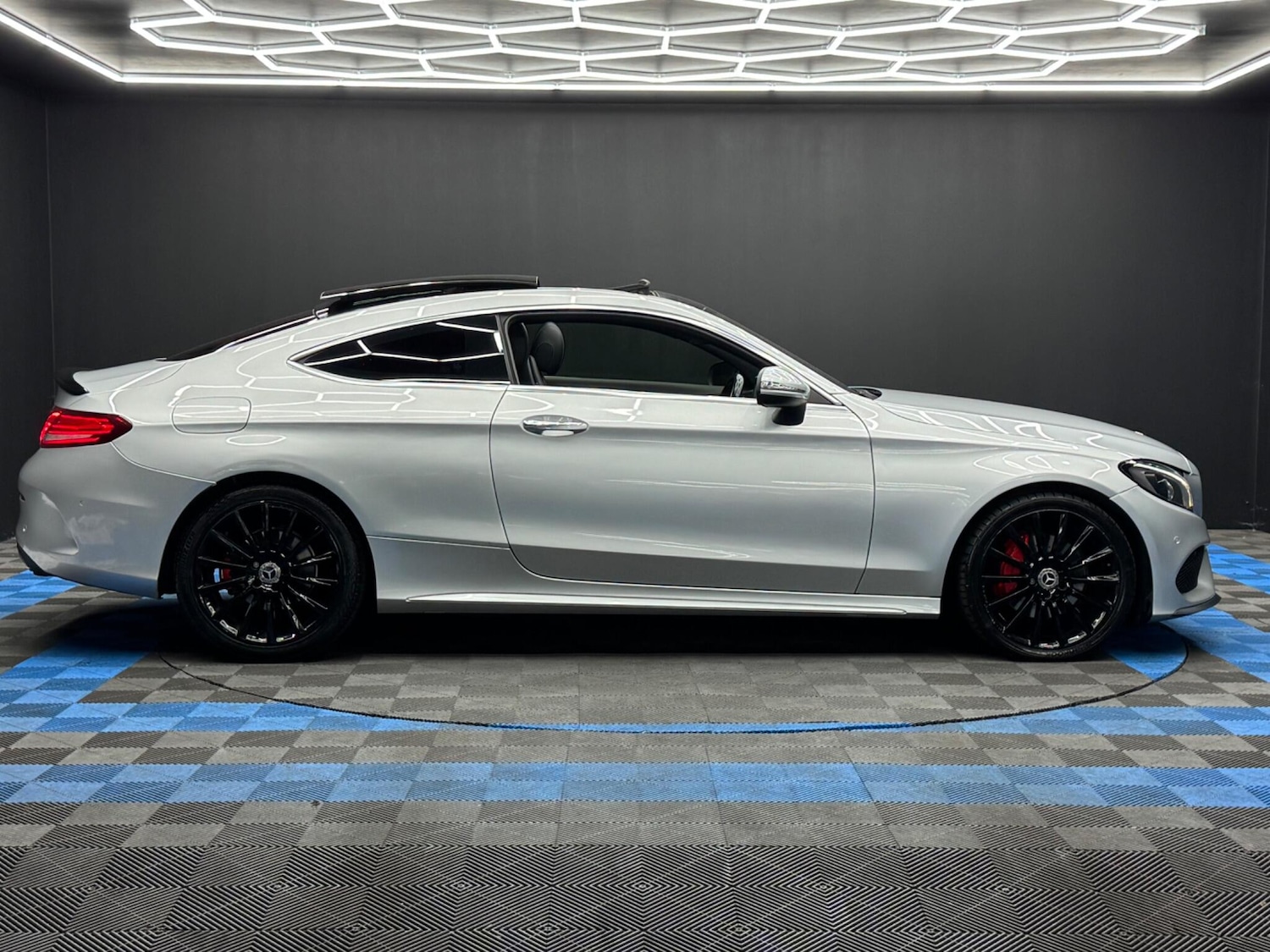 Used Mercedes-Benz C-Class 2015 for sale - 76152579: Photo 4