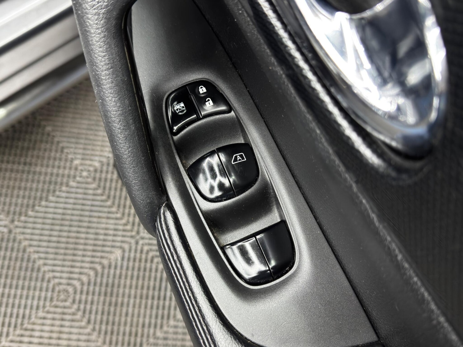 Used Nissan X-Trail for sale - 78170883: Photo 40