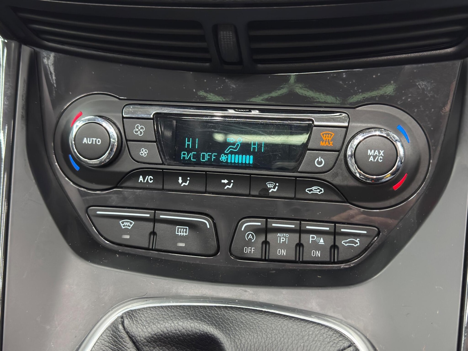 Used Ford Kuga 2015 for sale - 77440215: Photo 27