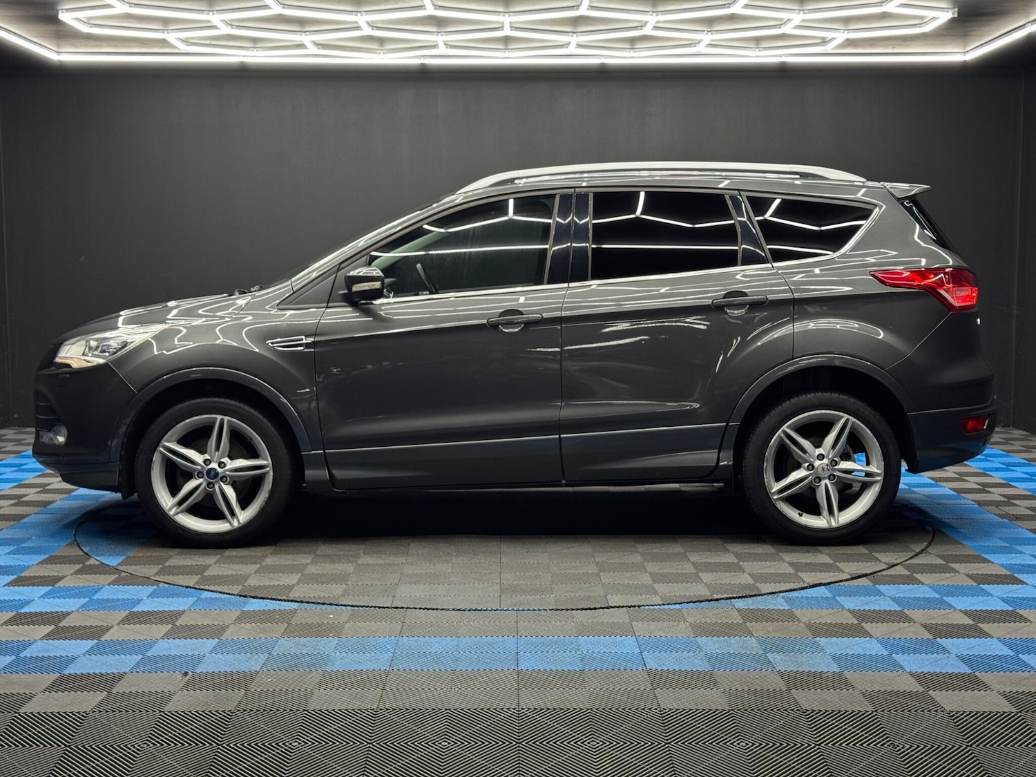 Used Ford Kuga 2015 for sale - 77440215: Photo 8